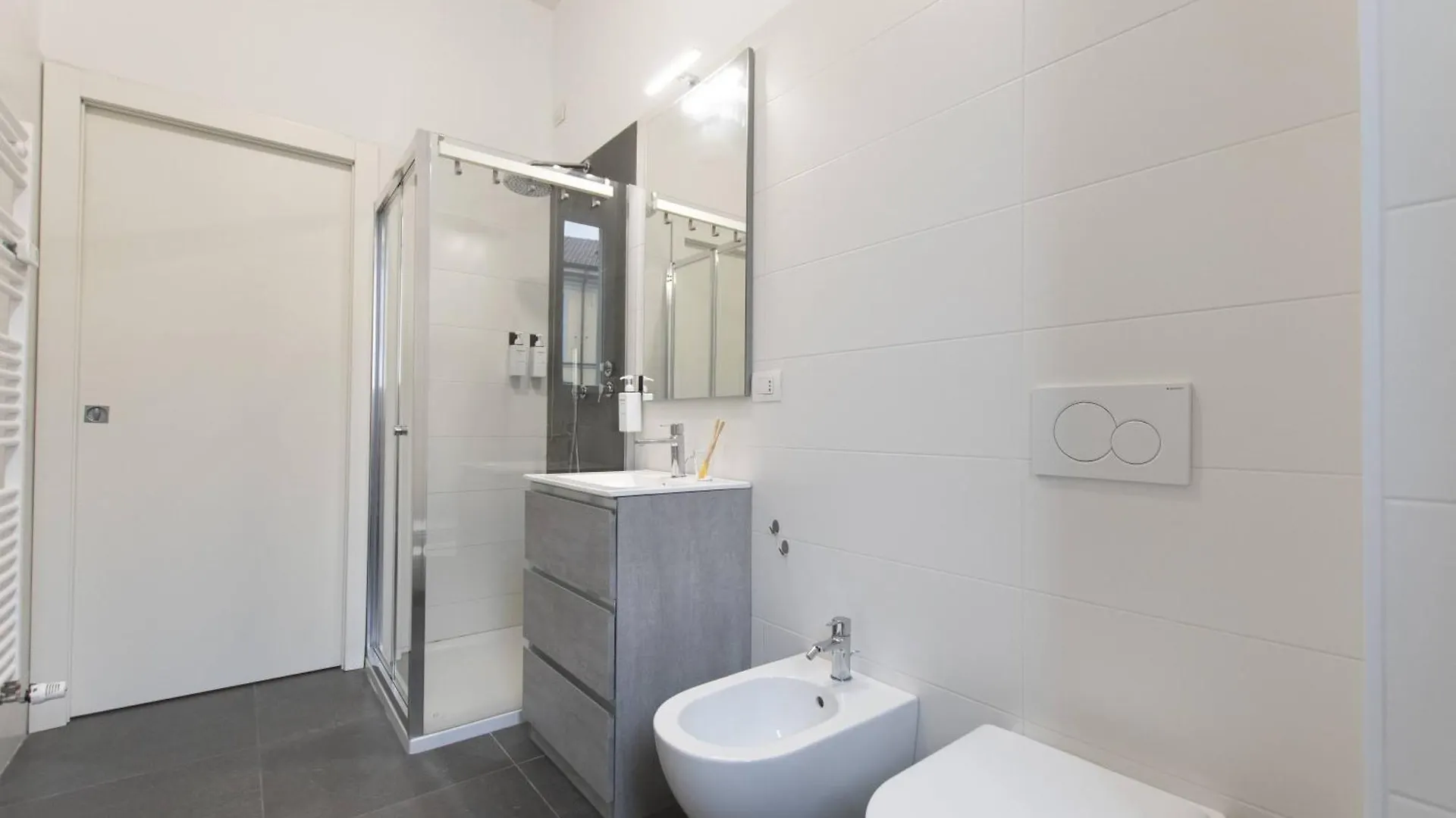 We Home - Premuda Boutique, Milano Italia
